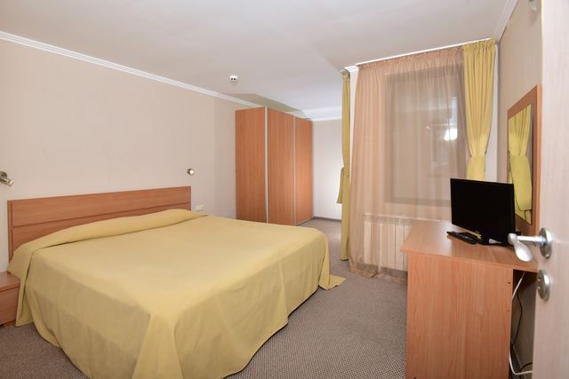 Snezhanka Hotel - Two bedroom apartment (3ad+2ch or 4 adults)